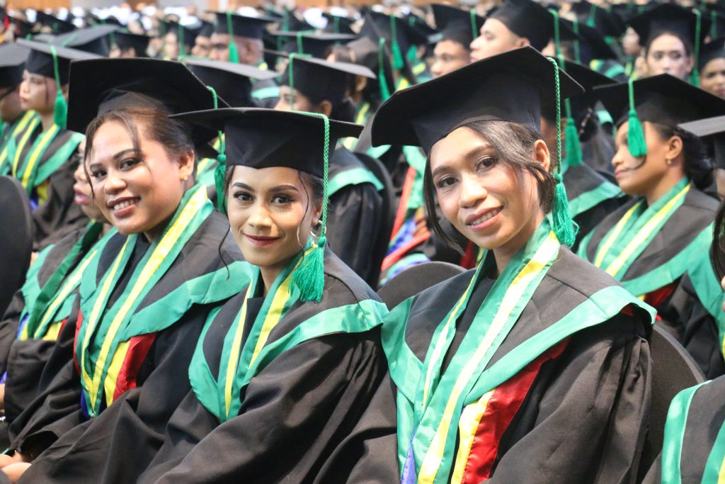 Hadiri Wisuda UCB, Ini Pesan Gubernur Melki Laka Lena untuk Wisudawan