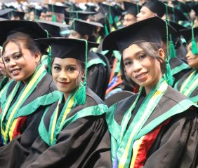 Hadiri Wisuda UCB, Ini Pesan Gubernur Melki Laka Lena untuk Wisudawan