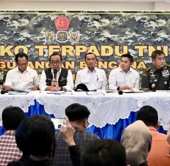 TNI Polri Kerahkan Armada Darat Laut Udara Tangani Bencana Sumatera