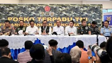 TNI Polri Kerahkan Armada Darat Laut Udara Tangani Bencana Sumatera