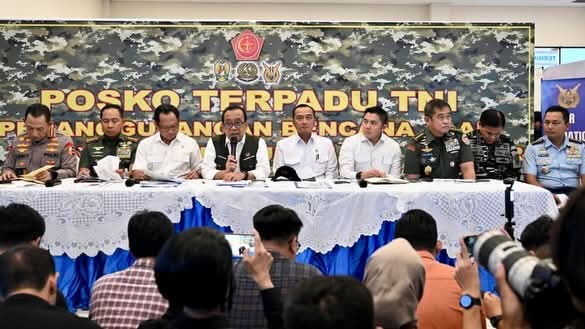 TNI Polri Kerahkan Armada Darat Laut Udara Tangani Bencana Sumatera