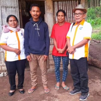 Anggota DPRD Perindo Nagekeo Kunjungi Si Yatim Jimi Longa di Ngada 