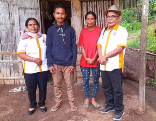 Anggota DPRD Perindo Nagekeo Kunjungi Si Yatim Jimi Longa di Ngada 