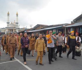 Gubernur Melki Resmikan NTT Mart, Dekranasda Ngada Tampilkan Seribu Produk