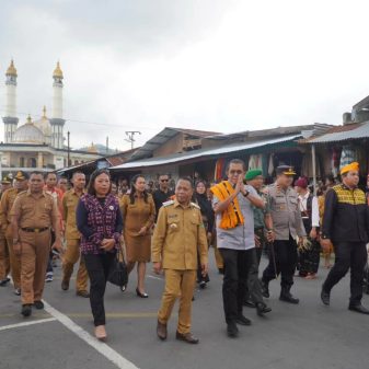 Gubernur Melki Resmikan NTT Mart, Dekranasda Ngada Tampilkan Seribu Produk