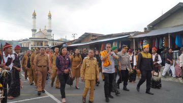 Gubernur Melki Resmikan NTT Mart, Dekranasda Ngada Tampilkan Seribu Produk