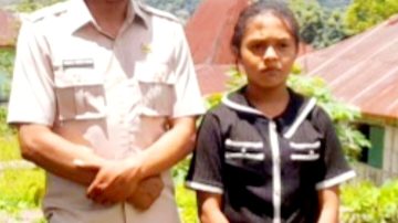 Wakil Rakyat Ngada Rudi Wogo Ambil Alih Sekolahkan Kakak dari Bocah YBR Bersama Tiga Kawannya