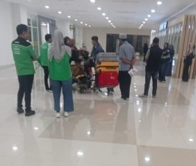 Diduga Transportasi Online di Bandara Sultan Hasanuddin Dapat Perlakuan Khusus