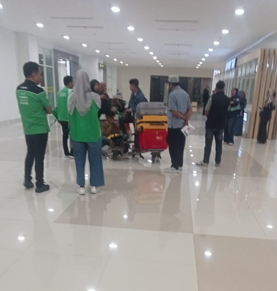 Diduga Transportasi Online di Bandara Sultan Hasanuddin Dapat Perlakuan Khusus