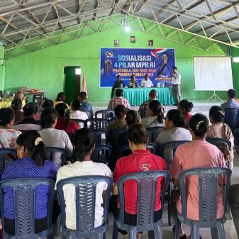 Julie Sutrisno Laiskodat Gelar Sosialisasi Empat Pilar Kebangsaan di Warupele Ngada