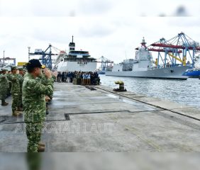 Kapal Perang Terbesar Termutakhir TNI AL KRI Prabu Siliwangi-321 Tiba di Indonesia