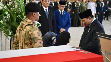 Presiden Beri Penghormatan Terakhir  Tiga Prajurit TNI yang Gugur di Lebanon
