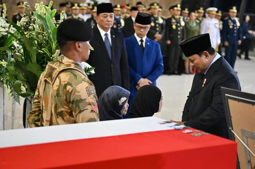 Presiden Beri Penghormatan Terakhir  Tiga Prajurit TNI yang Gugur di Lebanon