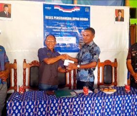 Reses di Golewa Wakil Rakyat Ngada Bene Lagho Serahkan Sejumlah Bantuan 