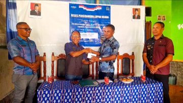 Reses di Golewa Wakil Rakyat Ngada Bene Lagho Serahkan Sejumlah Bantuan 