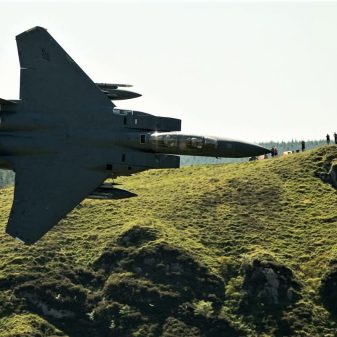 Pejabat AS Konfirmasi 2 Helikopter Penyelamat Diserang Iran usai Jet F-15 Ditembak Jatuh