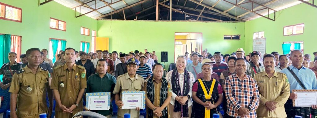 Bupati Ngada Serahkan Murni Kasih, Ratusan Juta Dukung Stasi Waturoka dan Pendidikan