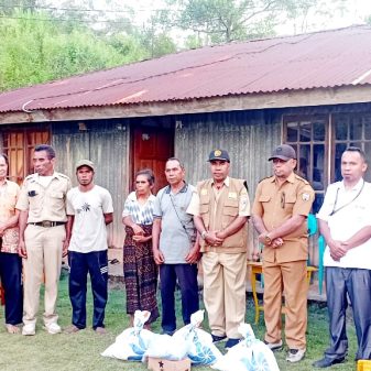 Tanggap Darurat, Dinsos Ende Salurkan Bantuan bagi Korban Konflik di Gaibhabha Detukeli