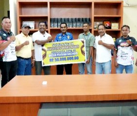 Dukung Persena ke Liga 4 Nasional, Angelo Wake Kako Bamtu 50 Juta