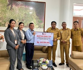 Sinergi Pemkab Sumba Timur dan Bank NTT Salurkan CSR Rp208,5 Juta