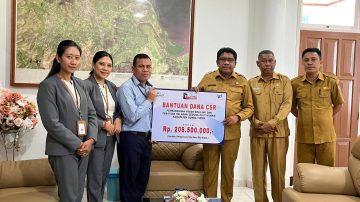 Sinergi Pemkab Sumba Timur dan Bank NTT Salurkan CSR Rp208,5 Juta