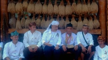 Abah Anton Kunjungi Kampung Adat Kuta: Warga Harapkan Solusi Air Bersih dan Penguatan Lembaga Adat