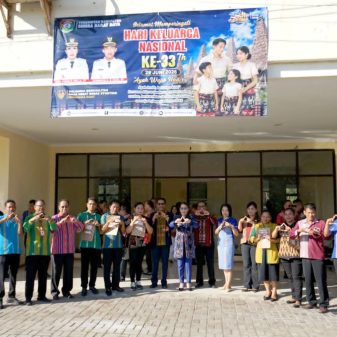 Harganas ke-33 SBD: Saat Meja Makan Sunyi dan Gadget Mengancam Fondasi Keluarga