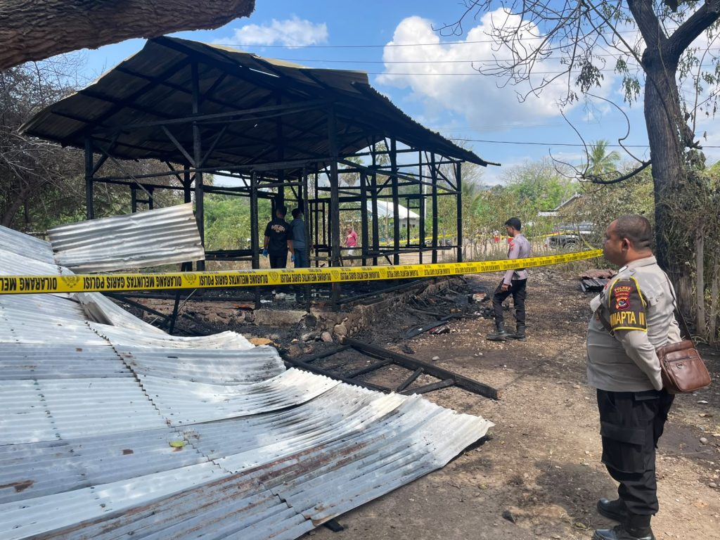 Dua Bocah Selamat Saat Rumah Hangus Terbakar di Nagekeo