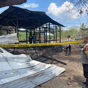 Dua Bocah Selamat Saat Rumah Hangus Terbakar di Nagekeo