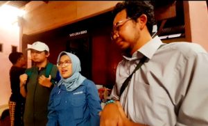 Akademisi Universitas Brawijaya Malang dan Institut Teknologi Bandung (ITB) yang sedang melakukan penelitian di Ngada : Dr. Nia Kurniasi, Dr. Rismawan Sumarwan, Fajar Hidayat, M.Si.