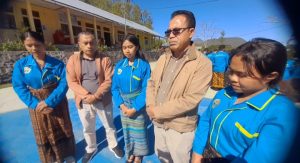 Ketua STIPER Flores Bajawa, Dr. Nicolaus Noywuly bersama Dosen dan peserta KKNT