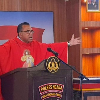 RD Rofinus Neto Wuli Soroti Disiplin Rohani Sebagai Fondasi TNI-Polri Katolik