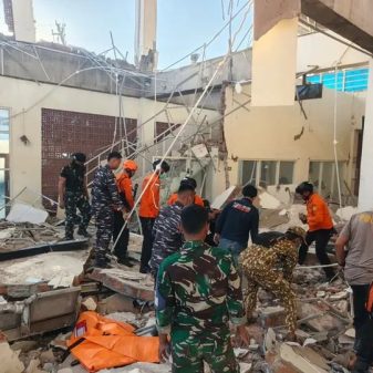 TNI Kerahkan Alutsista dan Personel Bantu Korban Gempa NTT