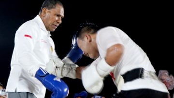 Laga Amal Wagub NTT dan Daud Yordan, dari Ring Tinju untuk Korban Gempa Flores