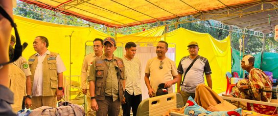 Sambangi Posko Riung, Kepala BNPB : Pemerintah Pusat Dampingi Warga hingga Pulih