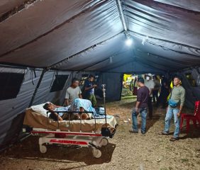 Kamar Perawatan Penuh, Polres Ngada Pasang Tenda Tambahan untuk Korban Gempa Riung
