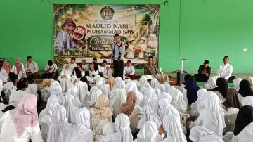 Penuh Tawa dan Pesan Moral, Intip Kemeriahan Maulid Nabi Muhammad SAW di SDN Pabean 2 Sedati