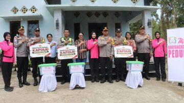 Rumah Rusak Akibat Gempa Flores, Tiga Anggota Polres Ende Terima Bantuan Renovasi