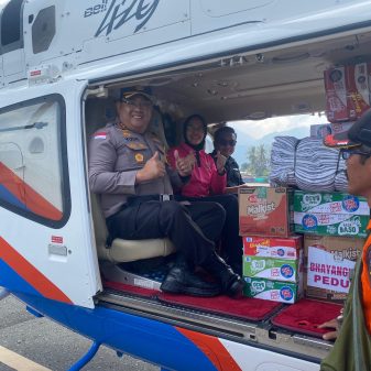 Jalur Darat dan Laut Putus, Warga Ndona di Ende Terima Bantuan Perdana via Helikopte