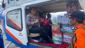 Jalur Darat dan Laut Putus, Warga Ndona di Ende Terima Bantuan Perdana via Helikopte