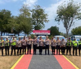 Ditlantas Polda NTT Serahkan Mobil Double Cabin untuk 7 Polres Terdampak Gempa