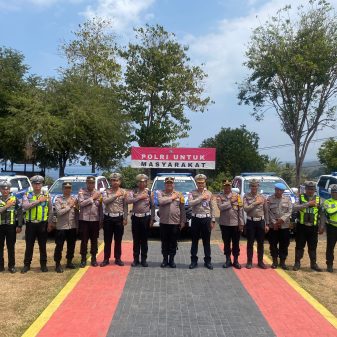Ditlantas Polda NTT Serahkan Mobil Double Cabin untuk 7 Polres Terdampak Gempa
