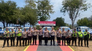 Ditlantas Polda NTT Serahkan Mobil Double Cabin untuk 7 Polres Terdampak Gempa
