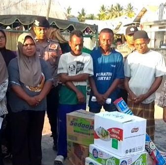 Polsek Pulau Ende Salurkan Bantuan Logistik untuk Korban Gempa