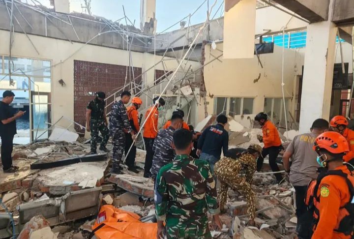 Gempa Magnitudo 7,7 di Flores: Meningkat 47 Warga Meninggal, Ribuan Jiwa Mengungsi