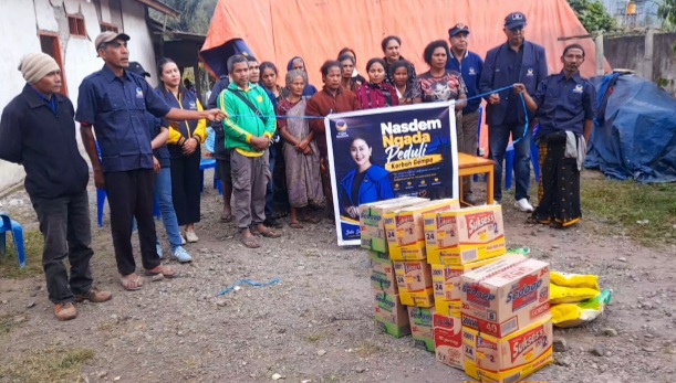 Tanggap Bencana : Julie Laiskodat Salurkan Bantuan untuk Korban Bencana Gempa di Ngada