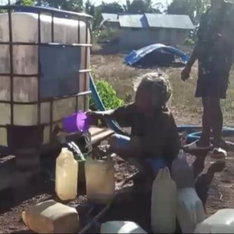 Bantuan Melanie Subono Menembus Isolasi Krisis Air Bersih di Jantung Riung Barat Flores
