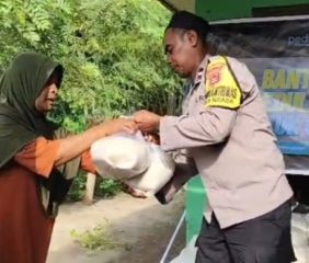 Gandeng LAZ Peduli Dakwah, Polsek Riung Pasok Sembako untuk Korban Gempa Ngada