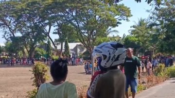 Ribuan Warga Nagekeo Padati Lapangan Pemuda Danga, Menunggu Kedatangan Presiden Prabowo