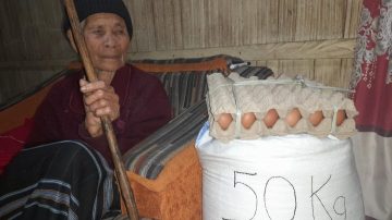 Gempa Flores, Peduli Kemanusiaan Melanie Subono Bantu Sembako Posko Mandiri Mataloko Ngada
